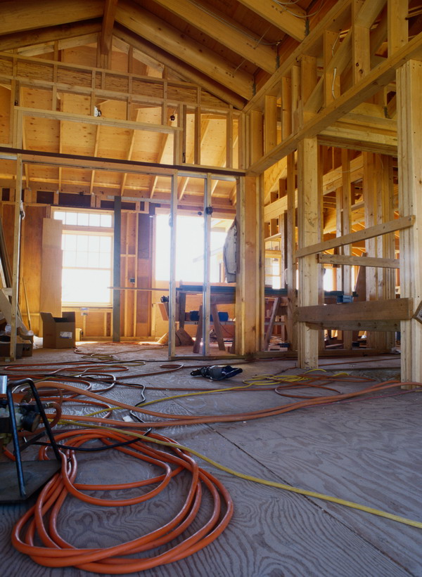 室內(nèi)裝飾中的隱患 木房子與電線混亂的警示